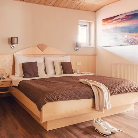 Pitzis Kinderhotel - Family Only-3