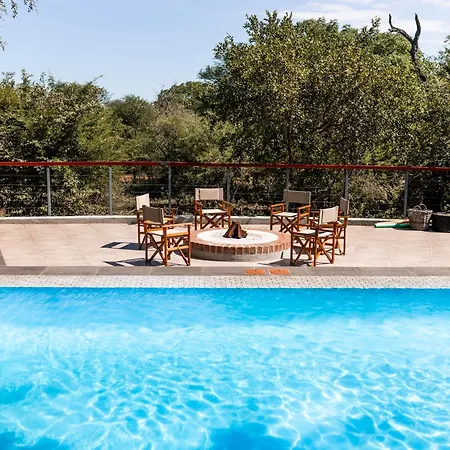 Little Kubu Lodge-3