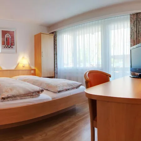 Hotel Eden No. 7-3