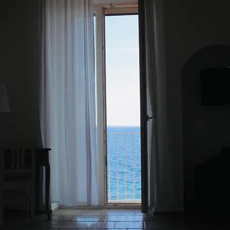 B&B Finestra Sul Mare-2