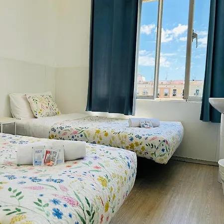 Central And Basic Universitat For Young Hostel-3