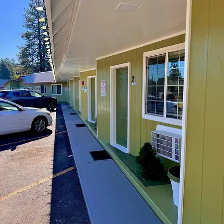 Chalet Motel - Affordable Stay In Central Bend-3
