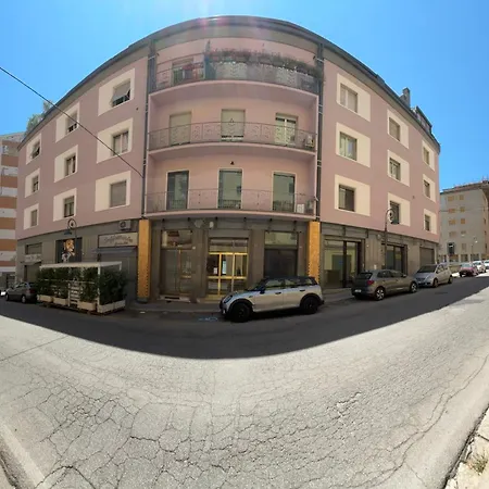 ESSENTIAL HOUSE in Centro Città con Parcheggio Privato e WIFI-2