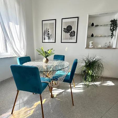 A Due Passi dal Mare B&B-3