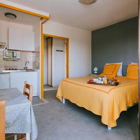 Hôtel Studios Les Acacias-2