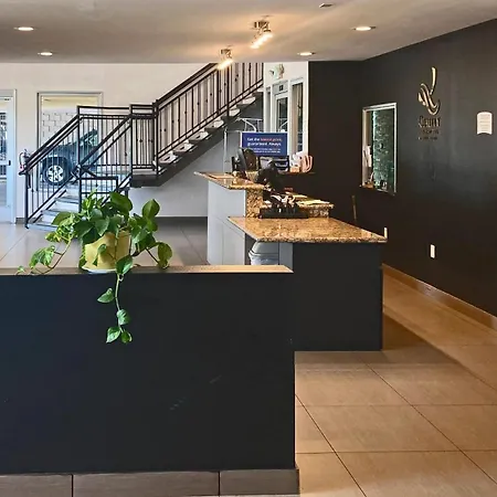 Quality Inn & Suites Near Downtown Bakersfield-2
