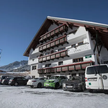 Hotel Die Arlbergerin - Design&Tiroler Gemütlichkeit-2