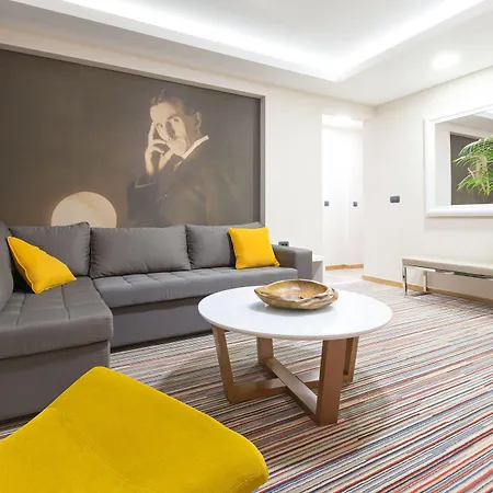 Hotel Tesla - Smart Stay Garni-2