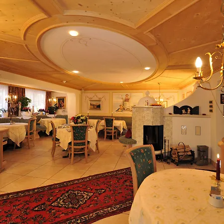 Hotel Garni Concordia - Dolomites Home-3