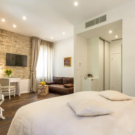 Pellegrini Luxury Rooms-3