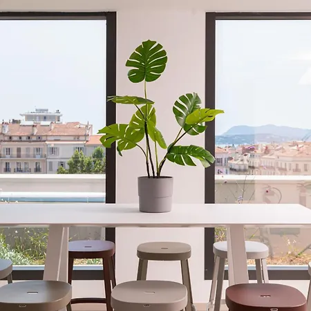 Apparthotel Privilodges Toulon Centre Gare-3