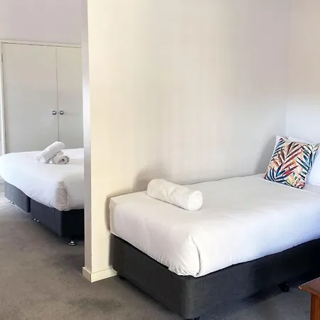 Higgins Lane Motel-2