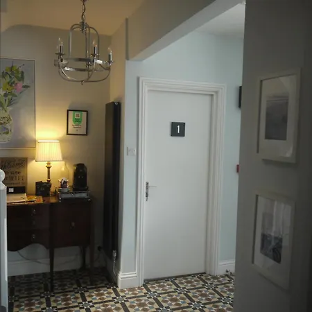 Skyline Guesthouse Newquay-3