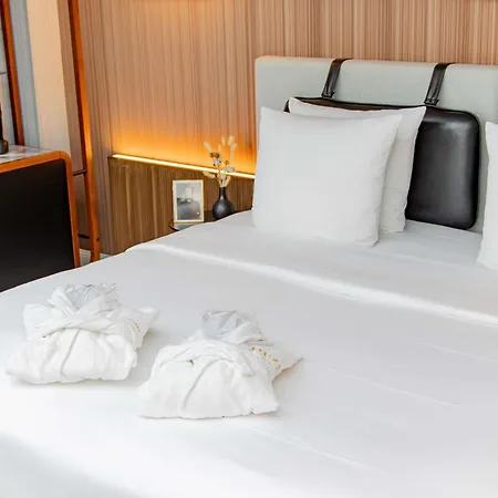 MUZE Hotel Dusseldorf - Handwritten Collection-2