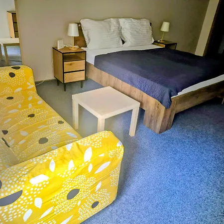 Family Hotel Maxim-3