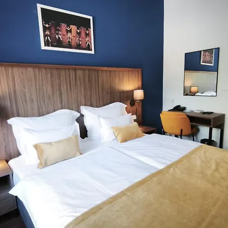 Hotel Sustipan-3