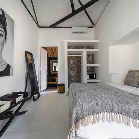 Ria Uluwatu, Tropical Chic Hotel-3