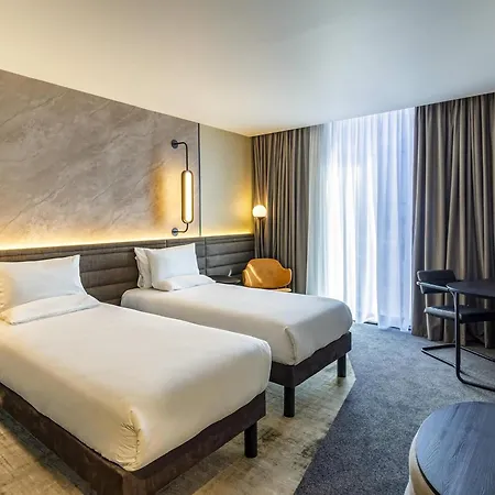 Novotel Liverpool Paddington Village-3