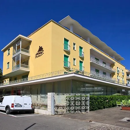 Hotel Holiday Park-3