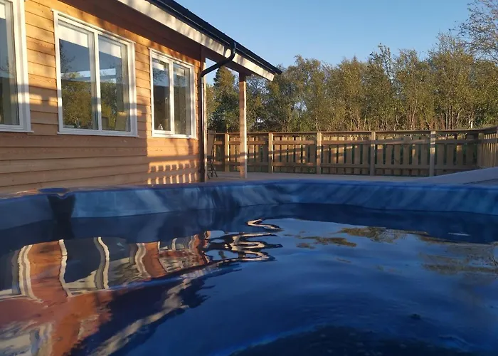 Kjarnalundur- Aurora Dream - Lodges And Rooms