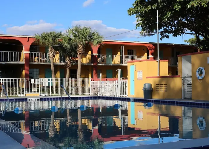 Howard Johnson By Wyndham Lake Front Park Kissimmee