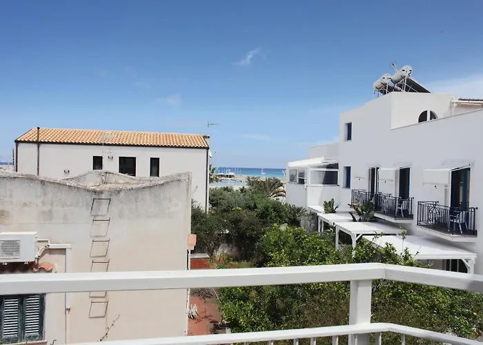 BeachSide Rooms&Suites