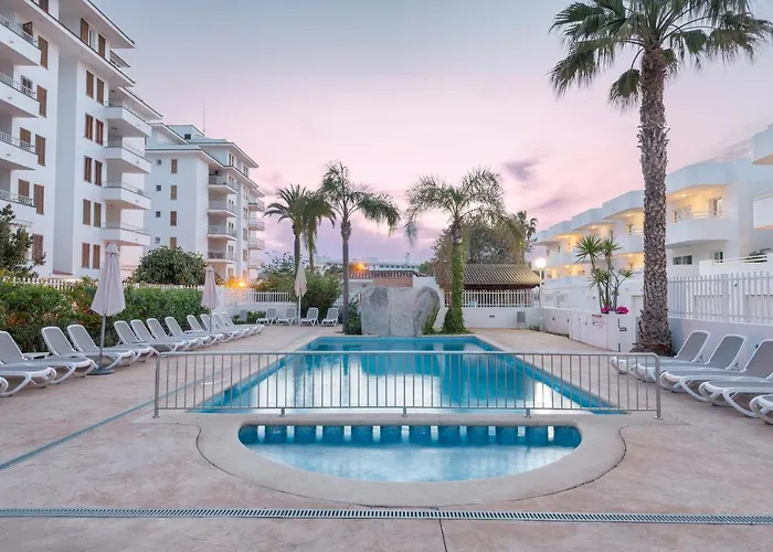 Hotel with pool: Olive Beach Apartamentos