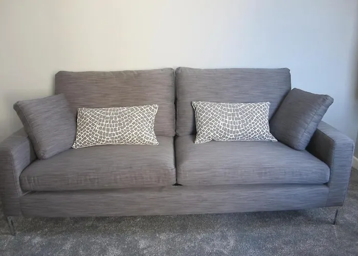 2 Chessels Court, Flat 3