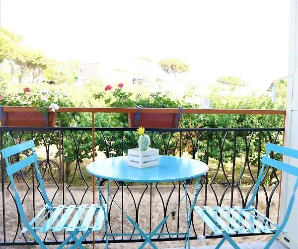 Cabina: Vesuvius' Lovely Inn