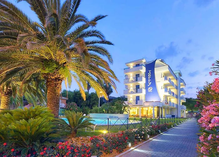 Hotel: Hotel Jerry - Beachfront & Private Pool