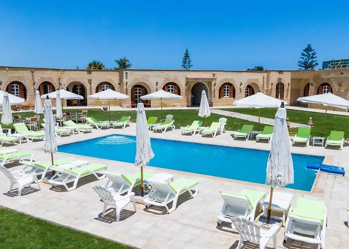 4 star hotel: Golden Lake Marina Hotel
