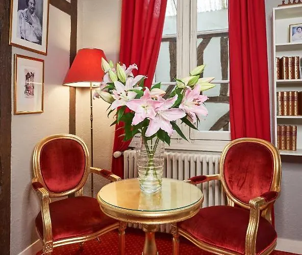 Cheap hotel: Logis Hotel Du Theatre