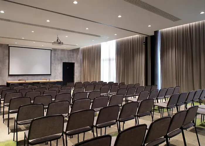 Hotel all'aeroporto: J Hotel