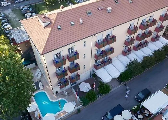 Hotel Con Piscina Aron