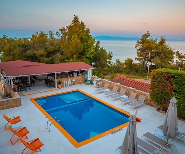 Cheap hotel: Maya Bay