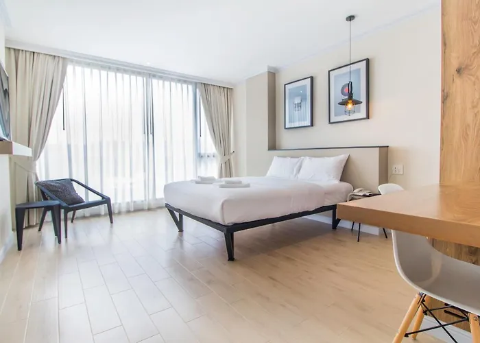 Dog friendly hotels Corner
