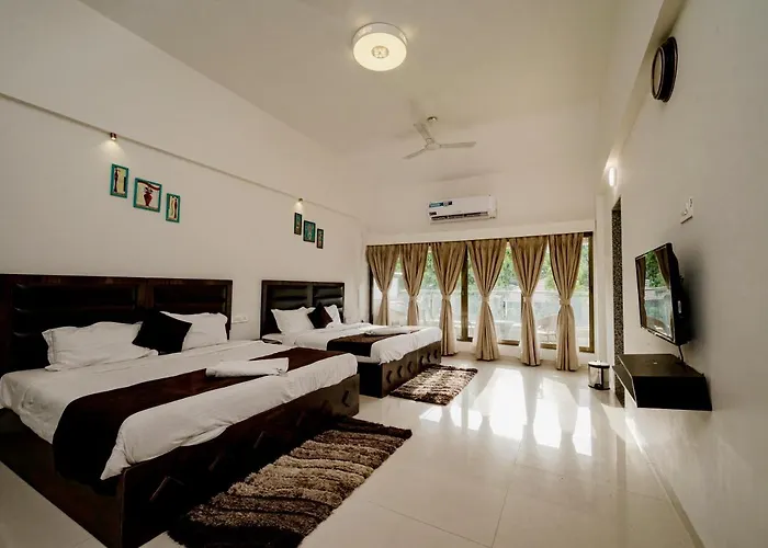 Retreat-Glasshouse Bungalow