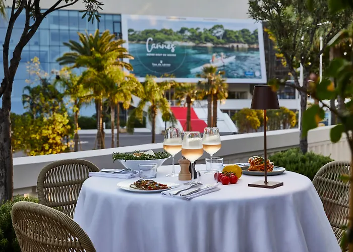 Family Hotel: Hotel Barriere Le Majestic Cannes