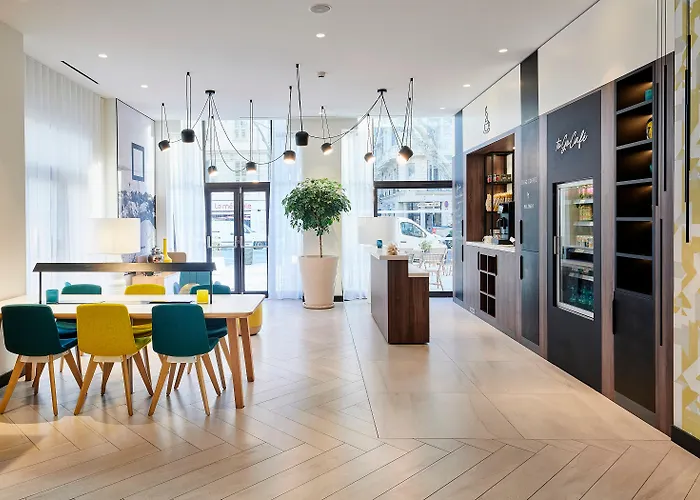 Beach hotel: Holiday Inn Nice By Ihg