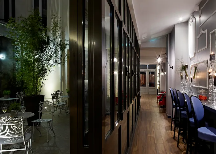 Luxury hotel only: Hotel Mademoiselle