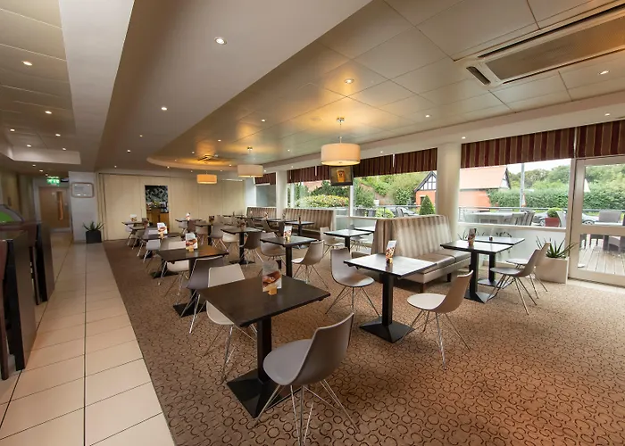 Cheap hotel: Holiday Inn Express, Chester Racecourse By Ihg