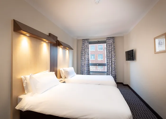 Hotel familiar: City Sleeper At Royal National Hotel