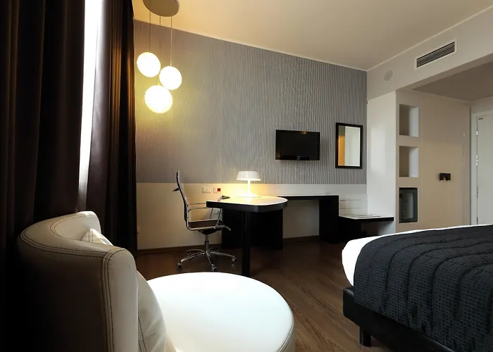 Hotel con tennis: Holiday Inn Genoa City By Ihg