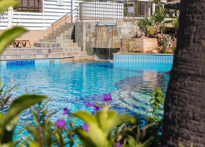 Hôtel Ping Pong: Golden Bay Beach Hotel