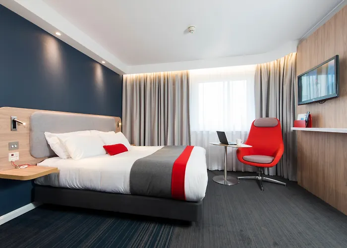 Holiday Inn Express City West By Ihg