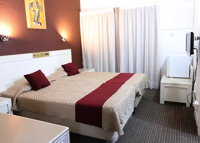 Cheap hotel: King'S Hotel