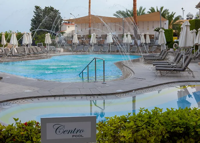 Central hotel: King Jason Paphos - Designed For Adults By Louis Hotels