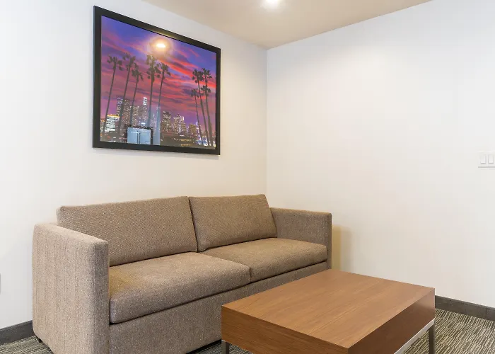  Holiday Inn Express Hollywood Walk Of Fame By Ihg