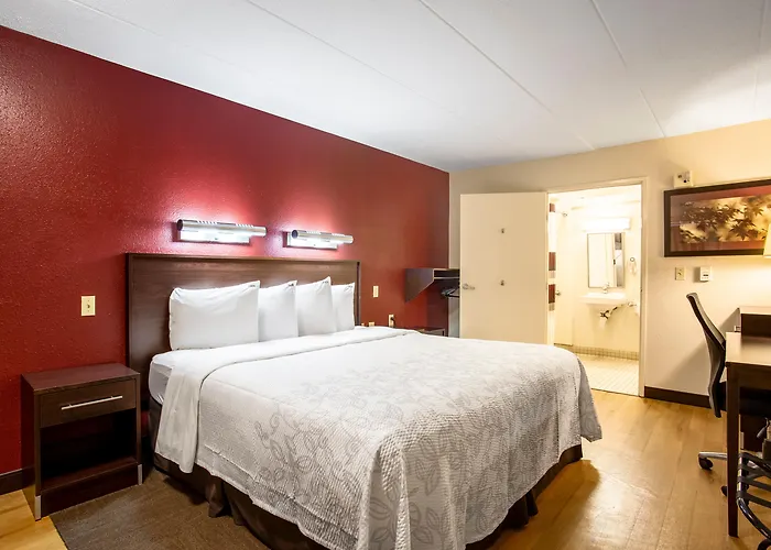 Family resorts Red Roof Inn Plus+ San Francisco Airport