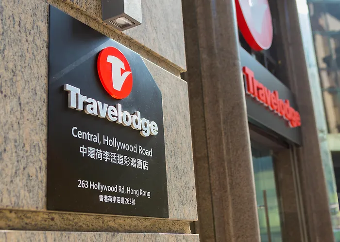 Cheap hotel: Dash Living On Hollywood